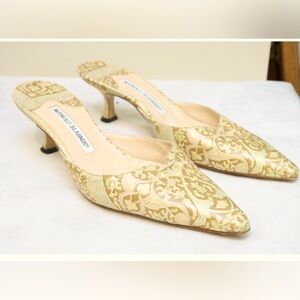 Manolo Blahnik- brocade women’s kitten heel/pumps- size 6. Gold/ metallic mules
